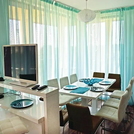 Three-bedroom Holiday In Varna