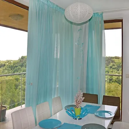 Three-bedroom Holiday In * Warna