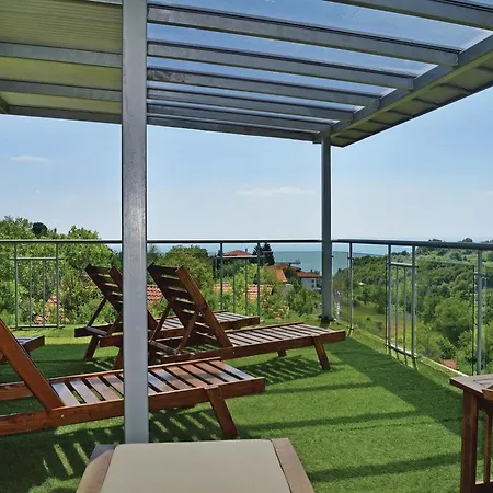 Three-bedroom Holiday In Casa vacanze *